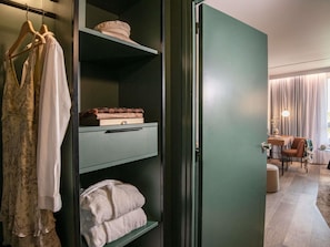 Chambre Exécutive, 1 trÚs grand lit et 1 canapé-lit, vue jardin | Literie de qualité supérieure, matelas mémoire de forme