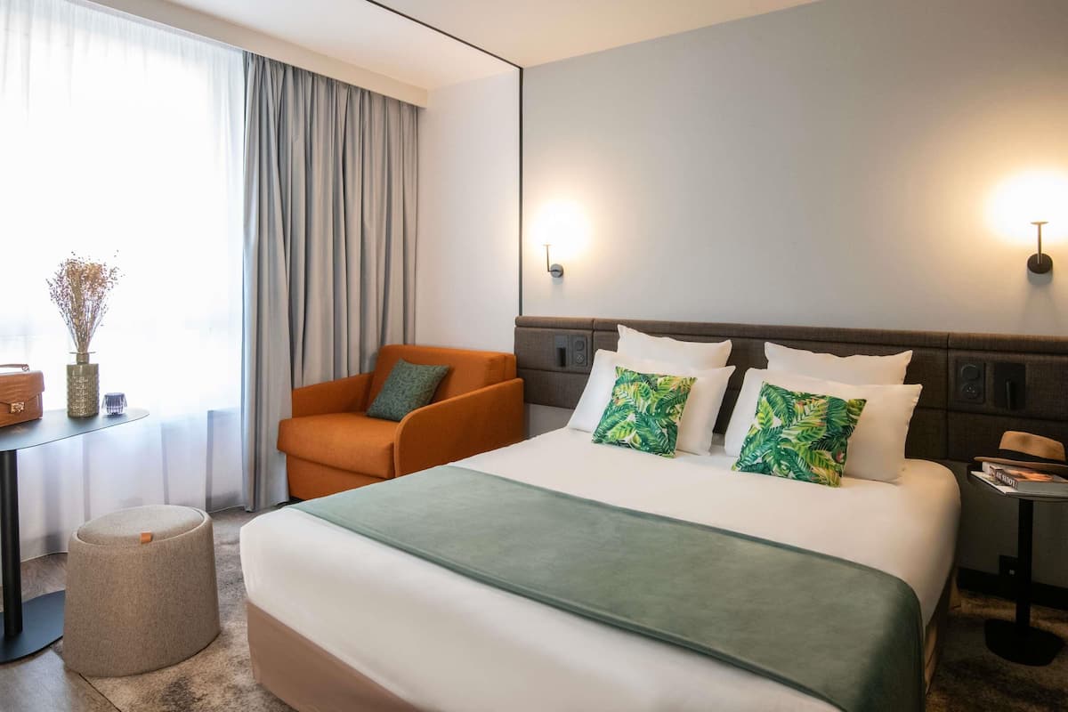 Premium bedding, memory foam beds, in-room safe, blackout drapes