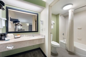Ducha y bañera combinadas y bañera profunda