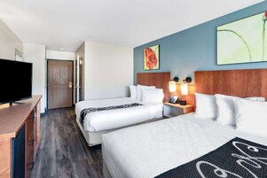 Ropa de cama de alta calidad, colchones con pillow-top y escritorio 