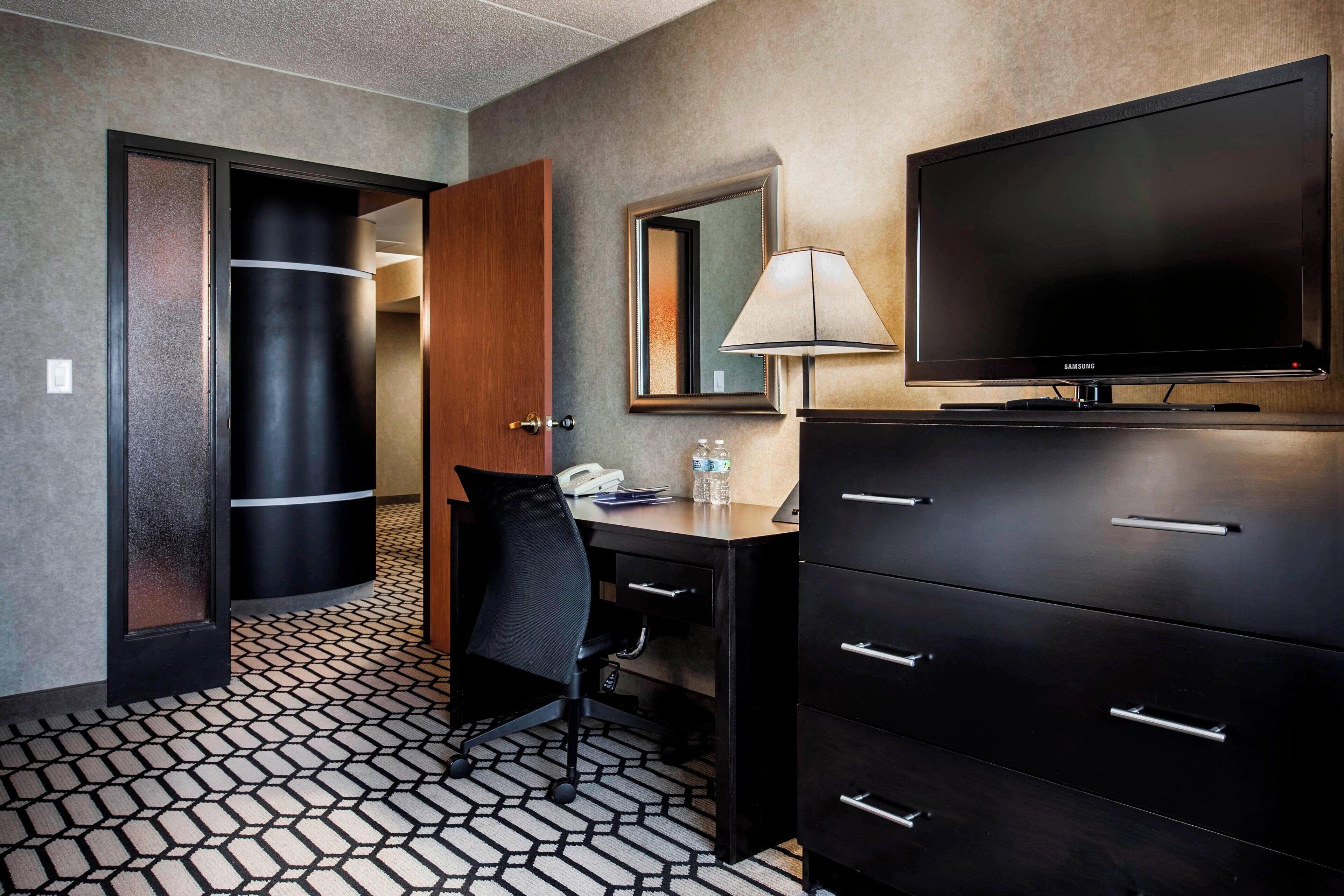 in-room safe, desk, laptop workspace, blackout curtains