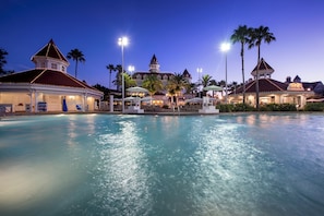 2 hồ bơi ngoài trời, lều (phụ phí)
