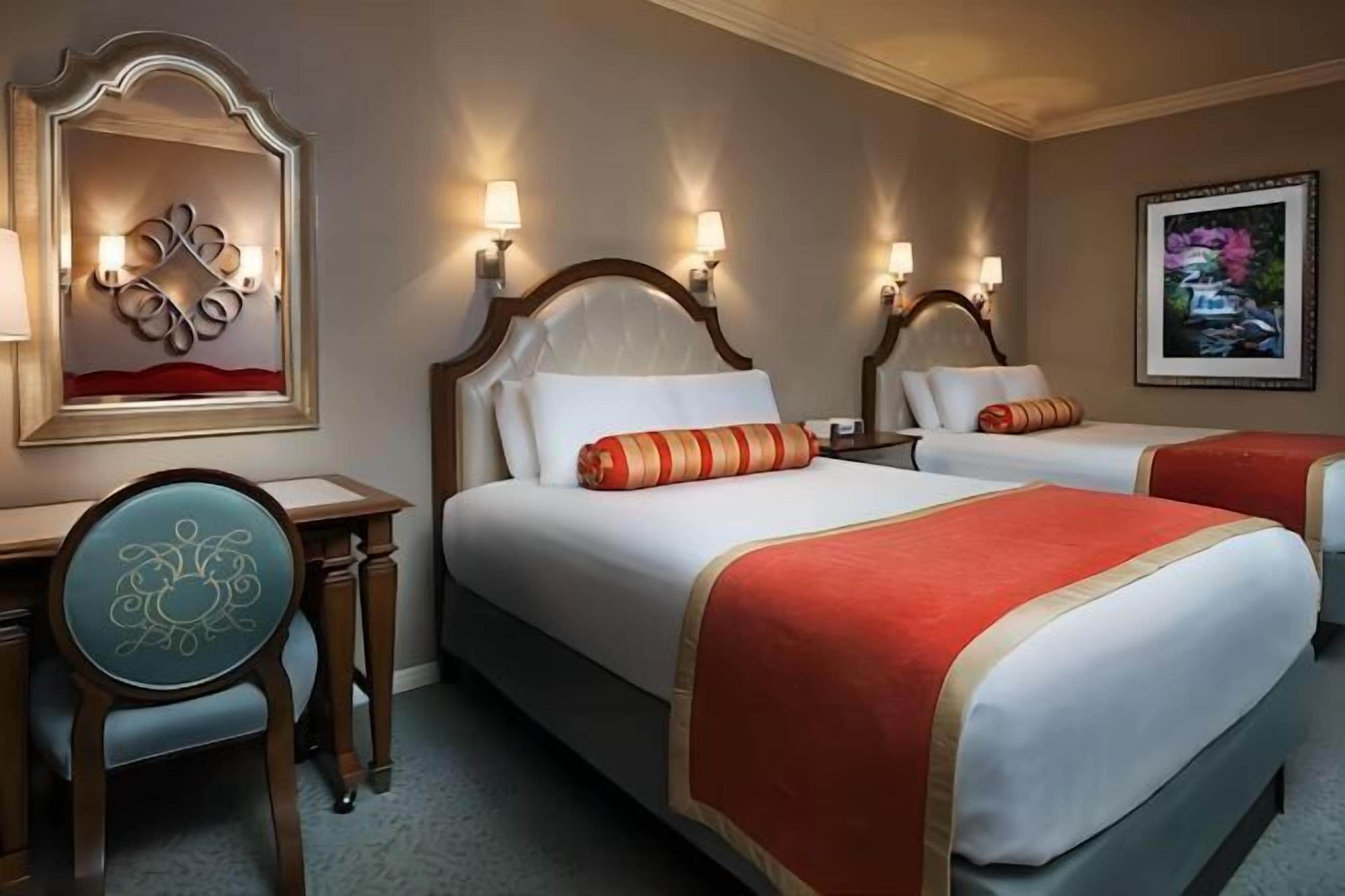 Coffres-forts dans les chambres, bureau, fer et planche à repasser