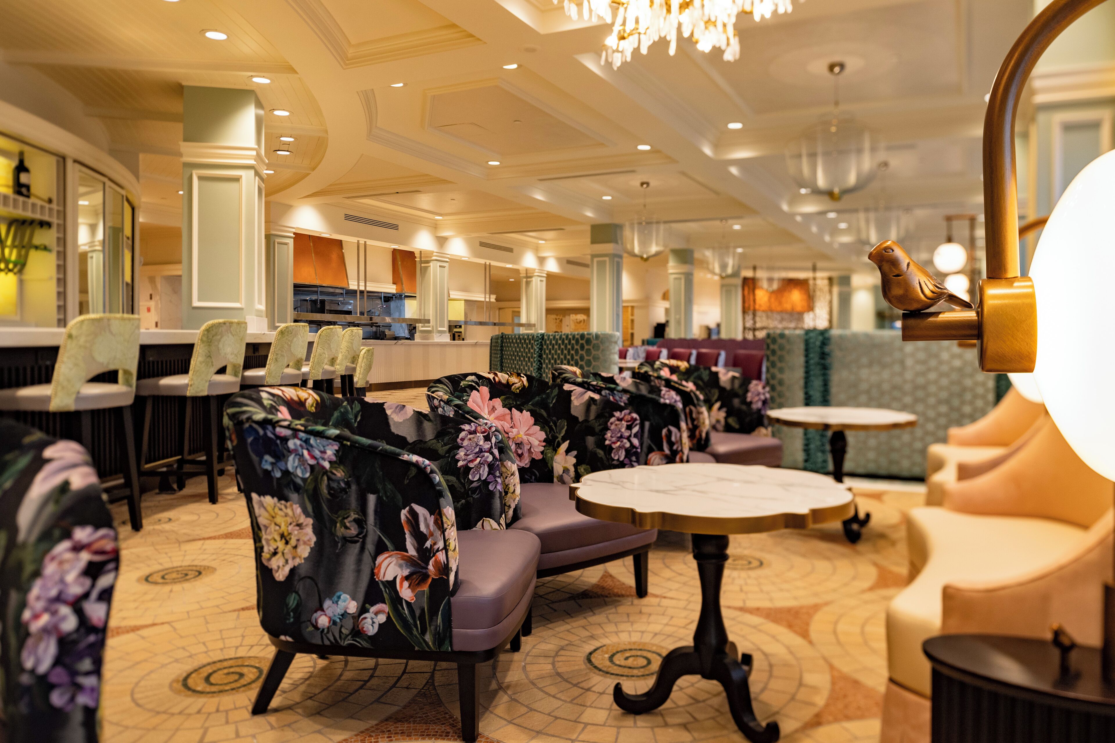 7 restaurants, breakfast, lunch, dinner served; seafood