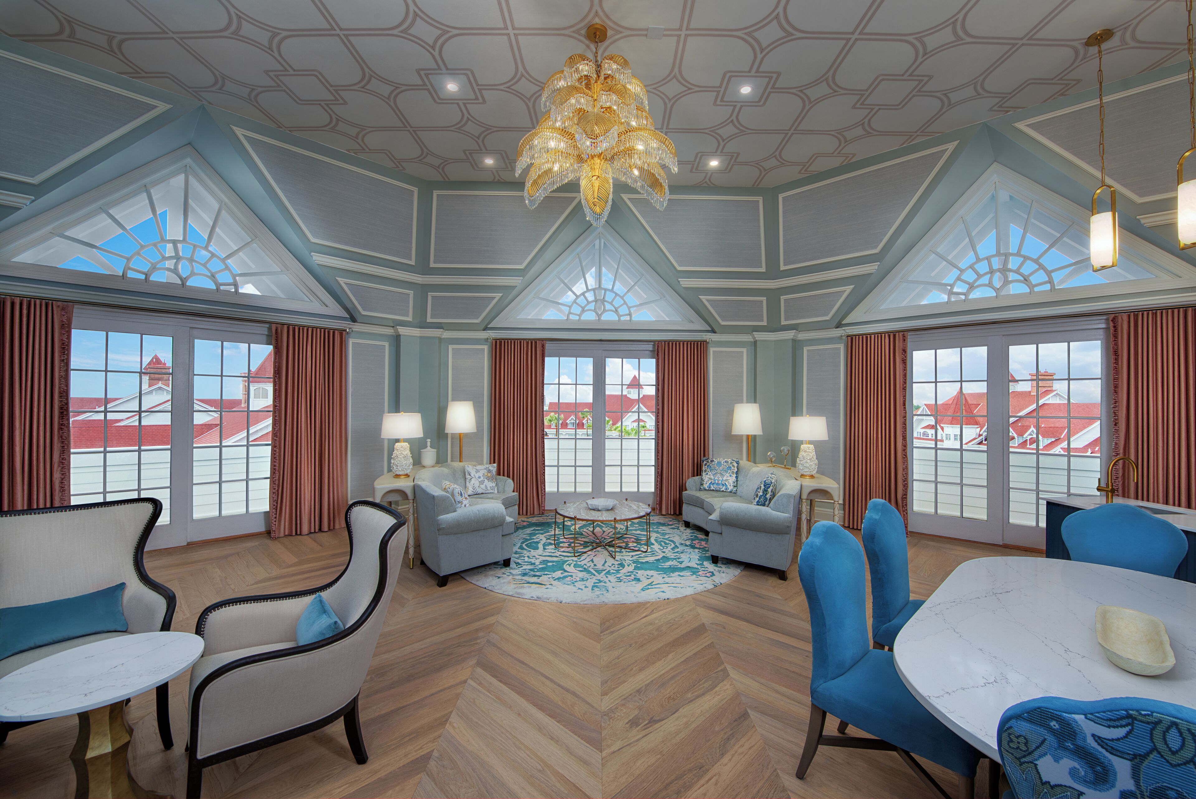 Coffres-forts dans les chambres, bureau, fer et planche à repasser