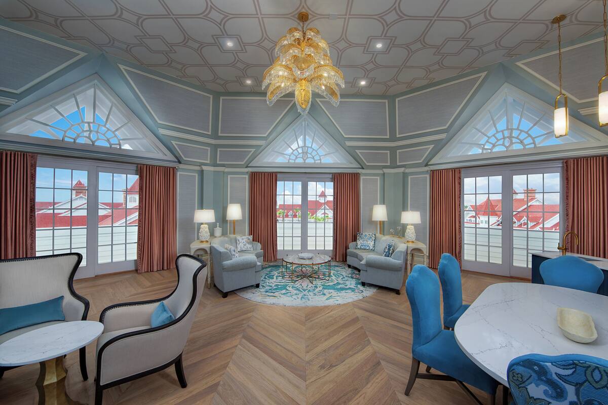 Grand Suite - Club Level | In-room safe, desk, iron/ironing board, WiFi (free)