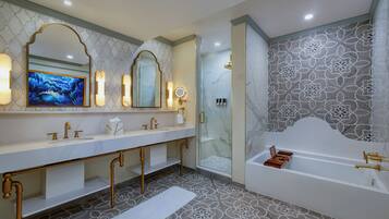 Grand Suite - Club Level | Bathroom