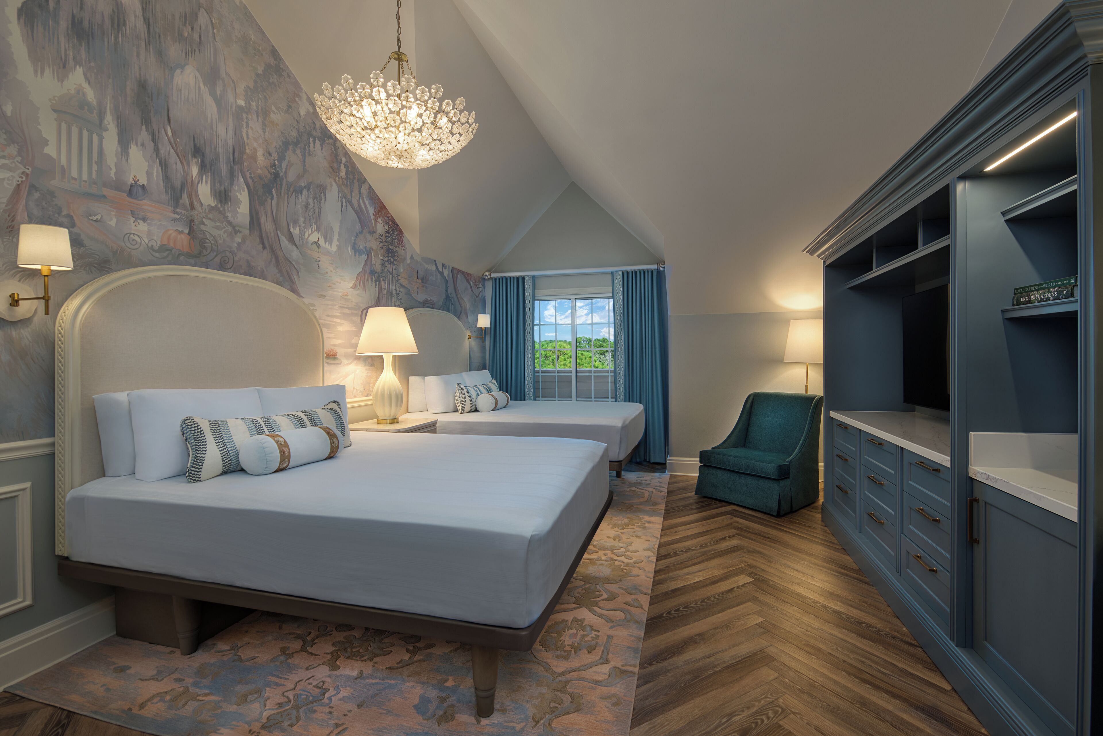 Coffres-forts dans les chambres, bureau, fer et planche à repasser