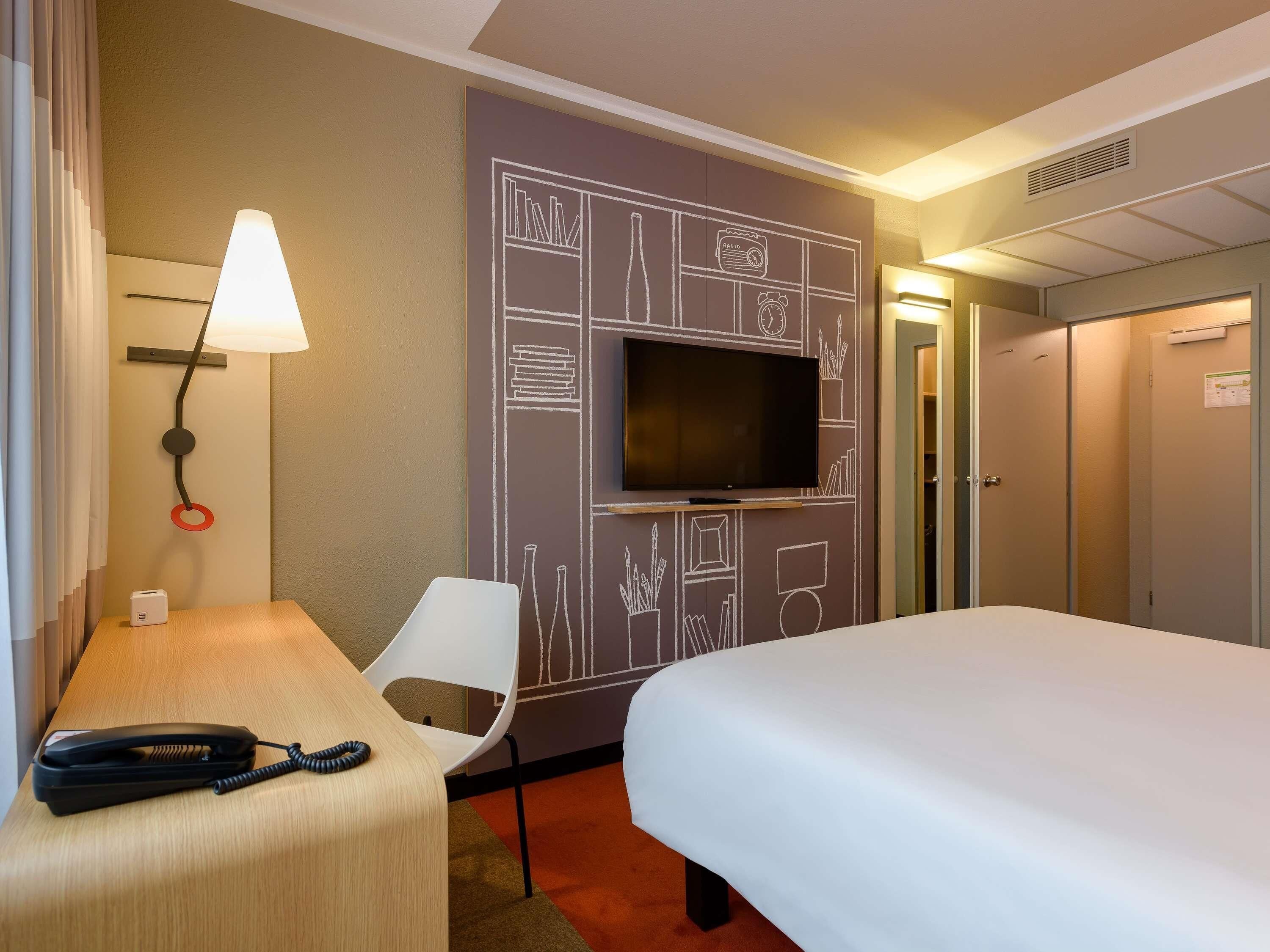 Standard Double Room, 1 Double Bed | Premium bedding, pillow-top beds, desk, laptop workspace