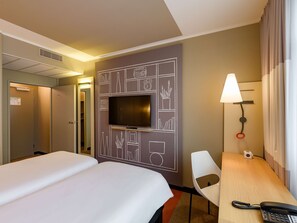Standard Room, 2 Twin Beds | 1 bedroom, premium bedding, pillowtop beds, desk