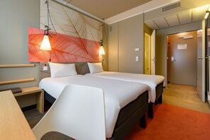 Standard Room, 2 Single Beds | Premium bedding, pillow-top beds, desk, laptop workspace - ibis Nuernberg City am Plaerrer (Nuremberg)