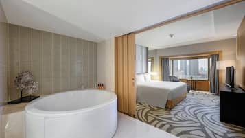 Presidential Suite (Presidential Suite) | Bathroom | Eco-friendly toiletries, hair dryer, bathrobes, slippers