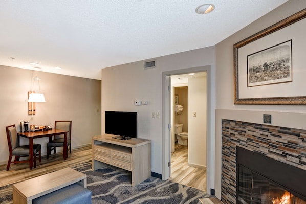 Premium Suite, 1 Bedroom, Non Smoking | 1 bedroom, premium bedding, desk, laptop workspace