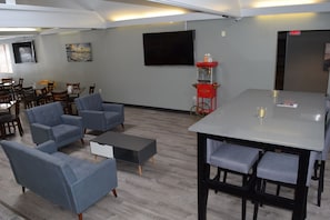 Lobby lounge - Country Inn & Suites by Radisson, Muskegon, MI (Muskegon)