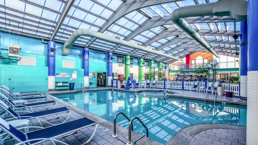 Country Inn & Suites by Radisson, Muskegon, MI