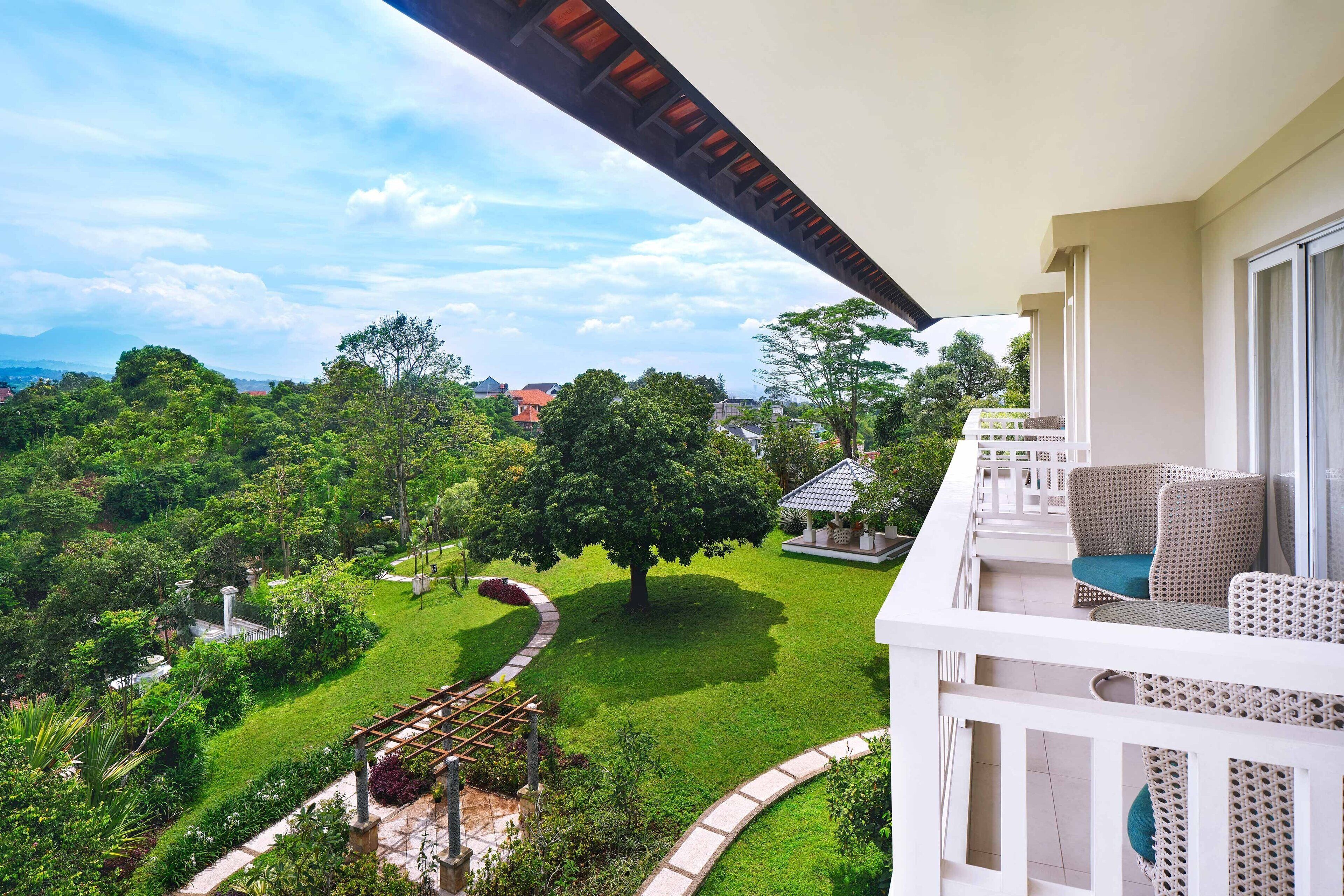 Premium bedding, down duvets, pillow-top beds, minibar