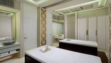 Couples treatment rooms, sauna, body treatments, aromatherapy