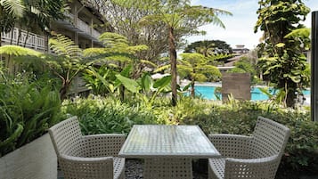 Junior suite, 1 kingsize bed, balkon | Luxe beddengoed, donzen dekbedden, pillowtop-bedden, een minibar