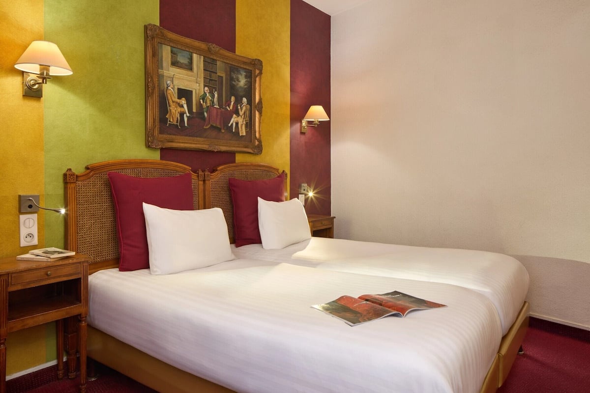 Comfort Twin Room | Premium bedding, in-room safe, desk, iron/ironing board