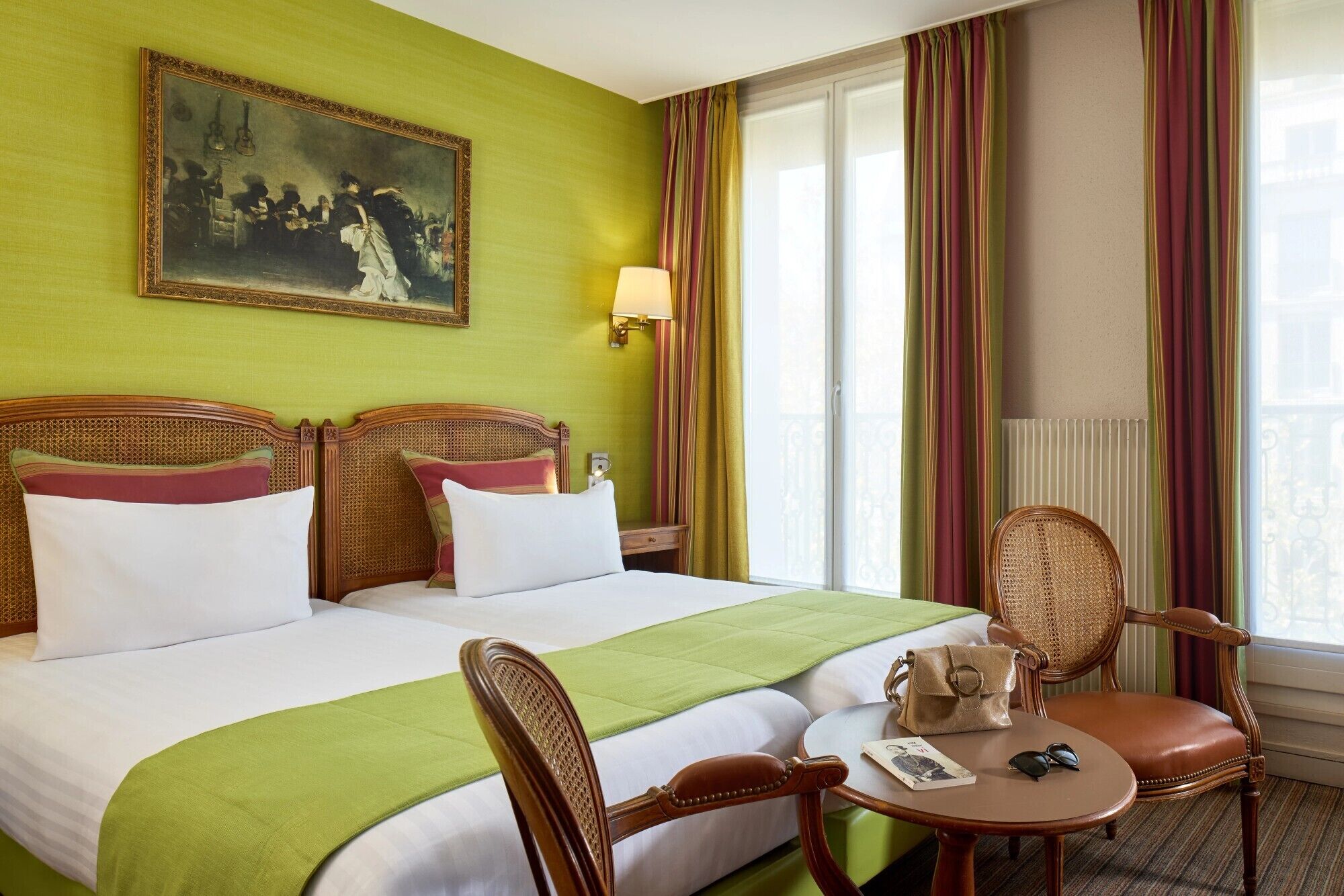Premium bedding, in-room safe, desk, iron/ironing board