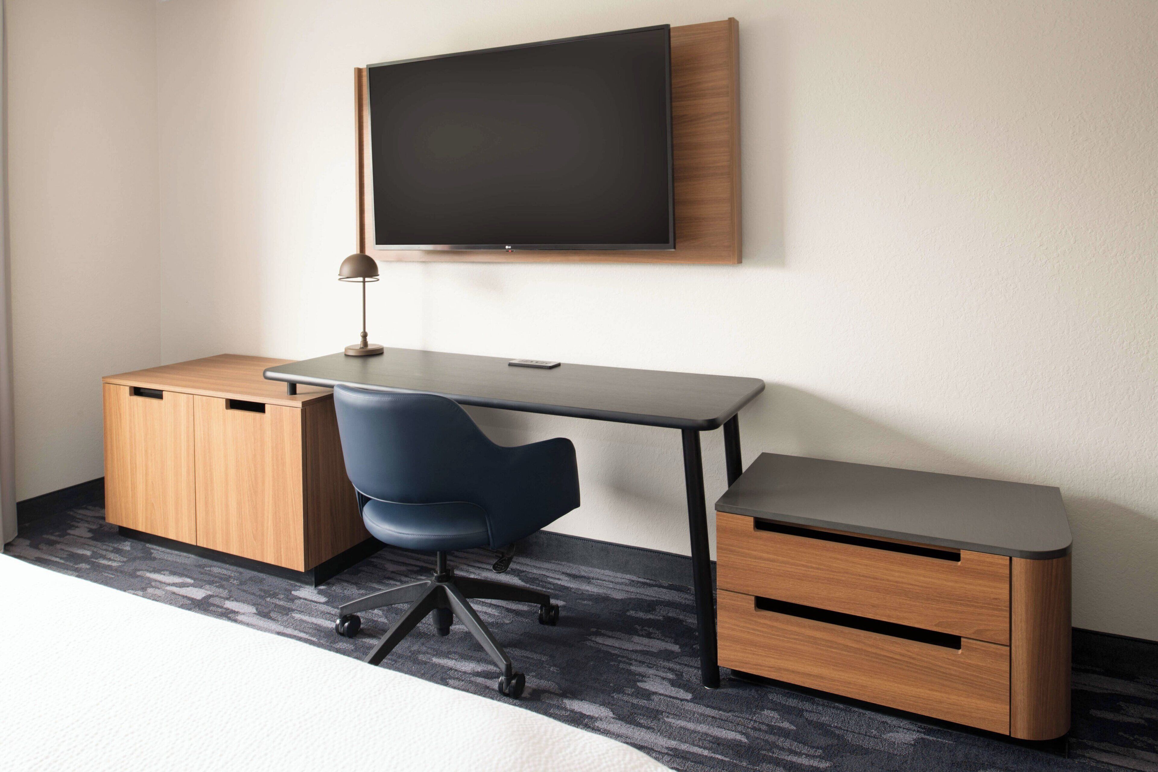 premium bedding, pillow-top beds, in-room safe, desk