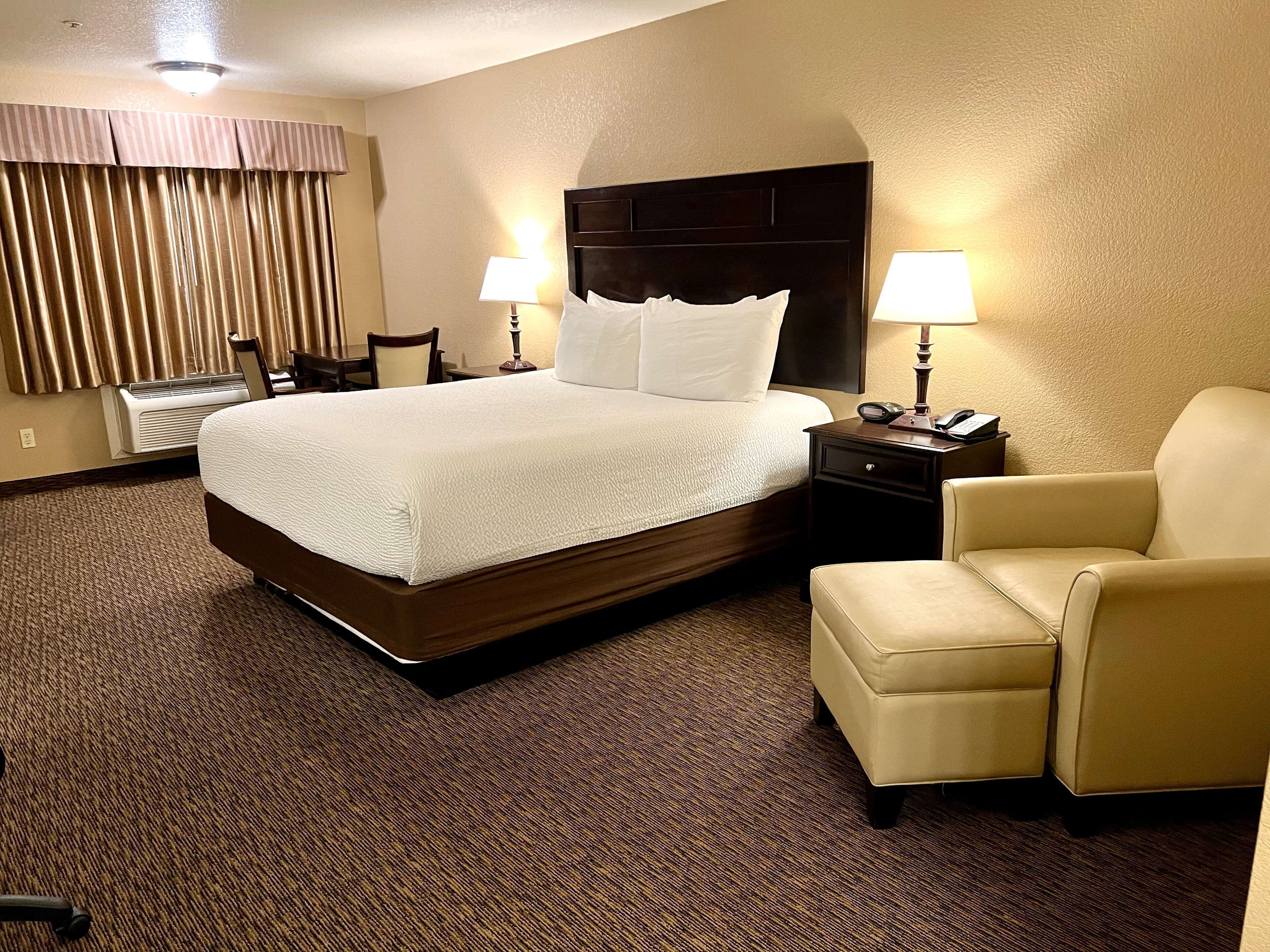 standard room, 1 king bed, non smoking, refrigerator & microwave (larger room) | premium bedding, desk, laptop workspace, blackout curtains