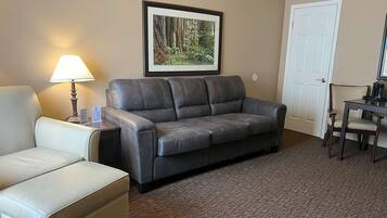Suite, 1 Queen-Bett, Nichtraucher, Kühlschrank und Mikrowelle (with Sofabed) | Hochwertige Bettwaren, Schreibtisch, laptopgeeigneter Arbeitsplatz