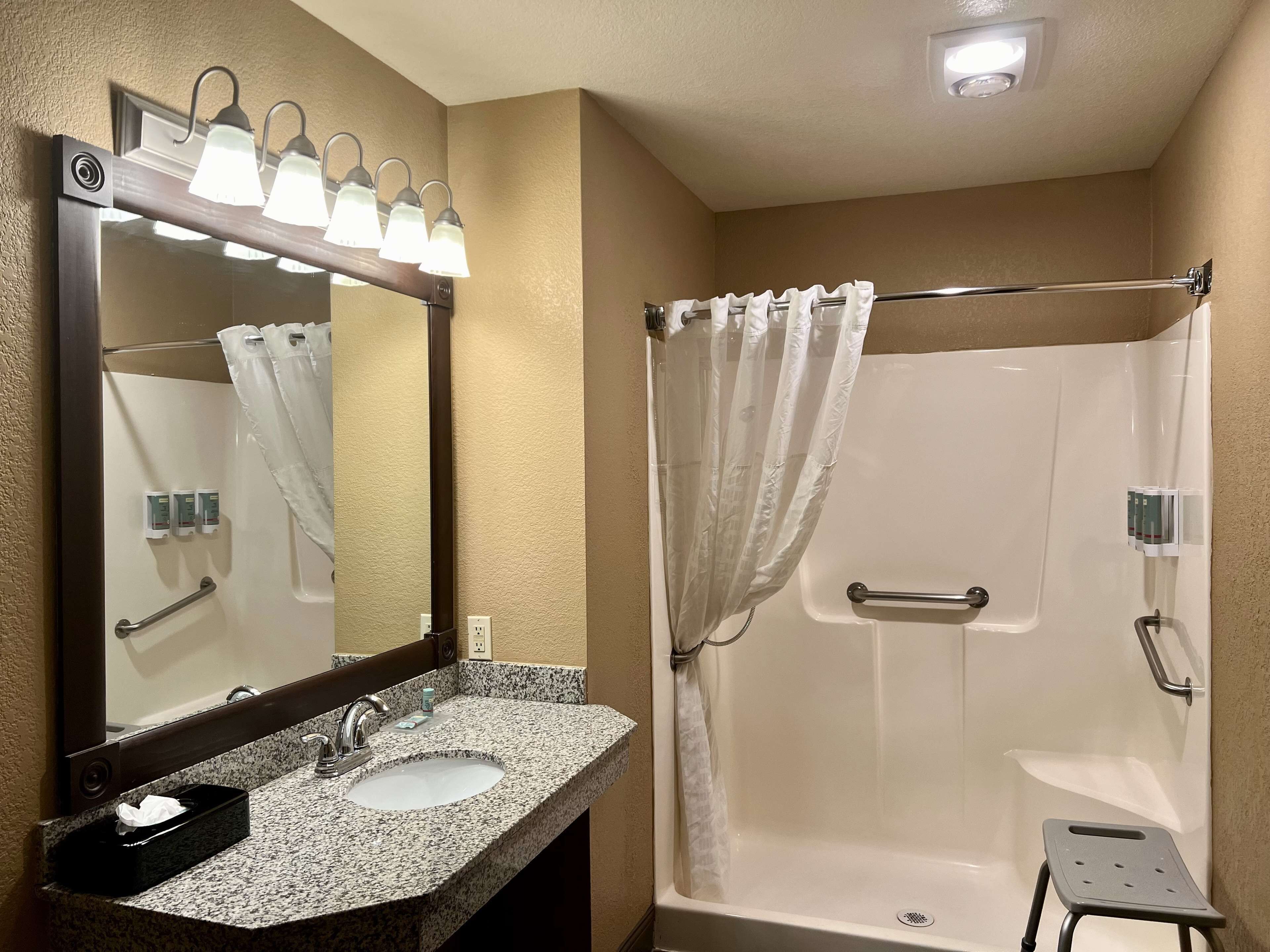 combined shower/bathtub, free toiletries, hair dryer, towels