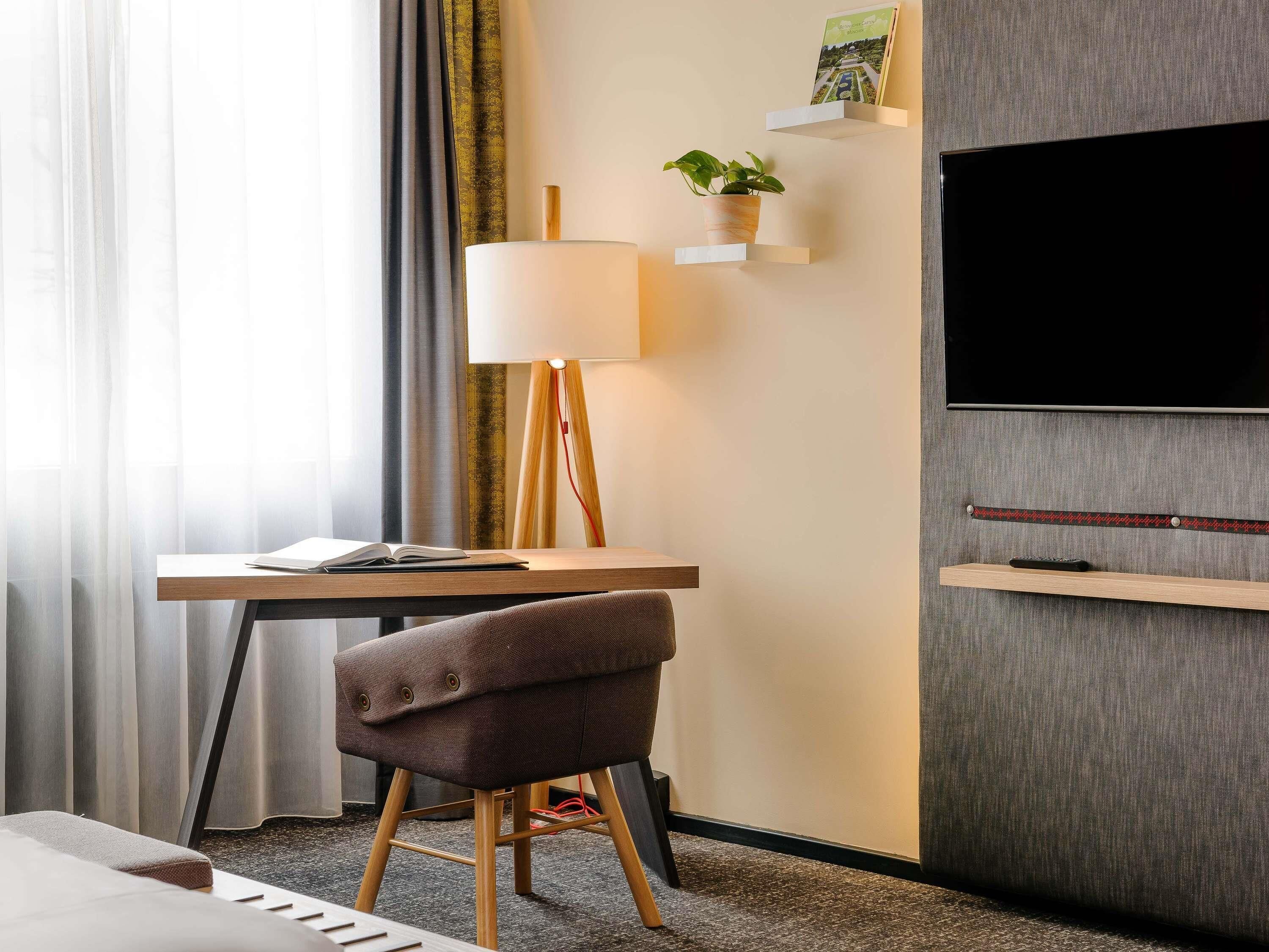 privilege, room | hypo-allergenic bedding, free minibar, in-room safe, desk