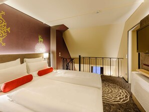 Privilege, Room, 1 Queen Bed | Hypo-allergenic bedding, free minibar, in-room safe, desk