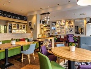 Breakfast, lunch and dinner served - Mercure Muenchen City Center (Munich)