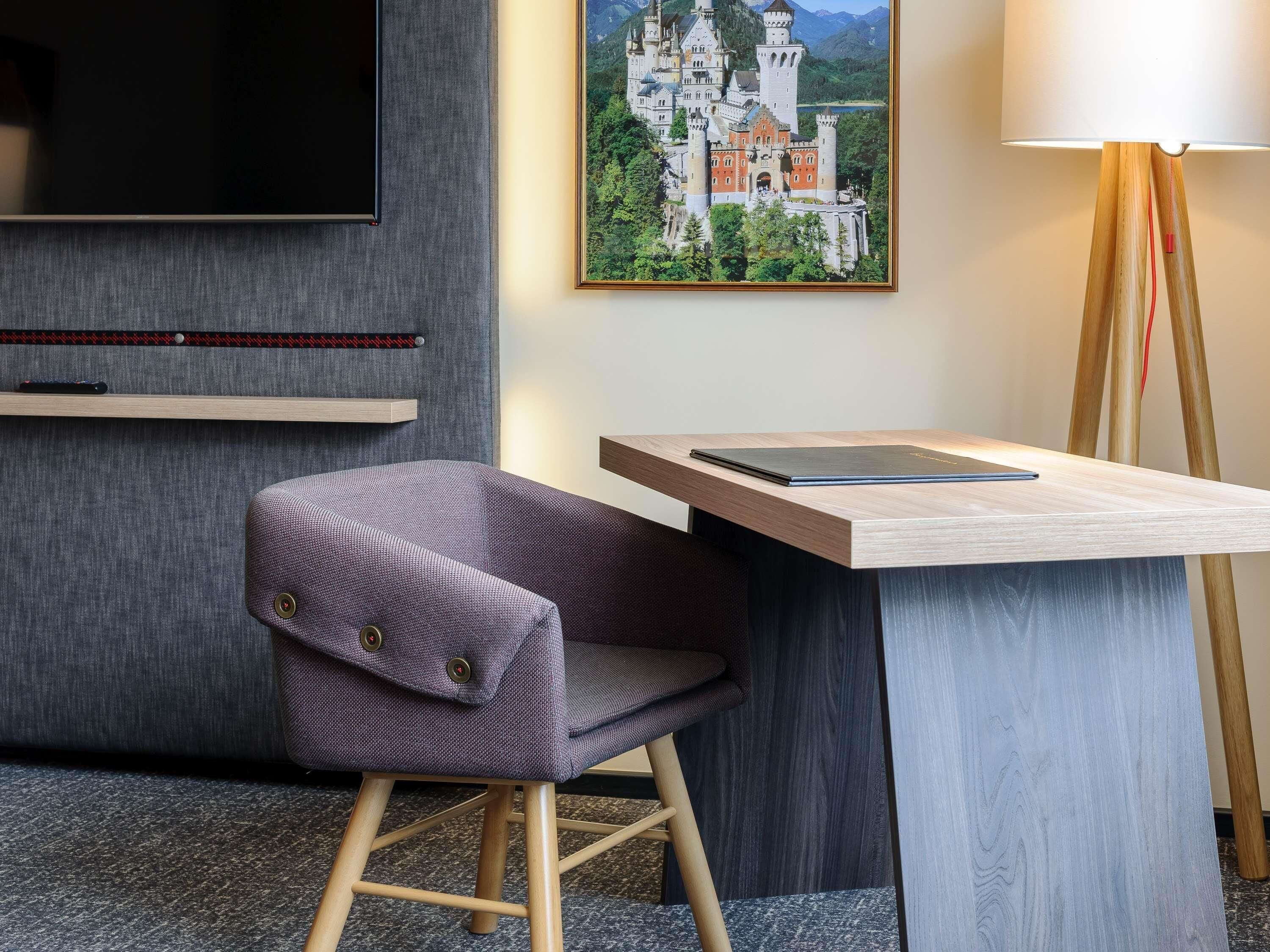 hypo-allergenic bedding, free minibar, in-room safe, desk