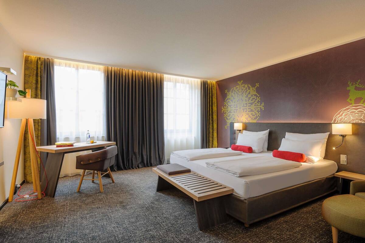 Hypo-allergenic bedding, free minibar, in-room safe, desk