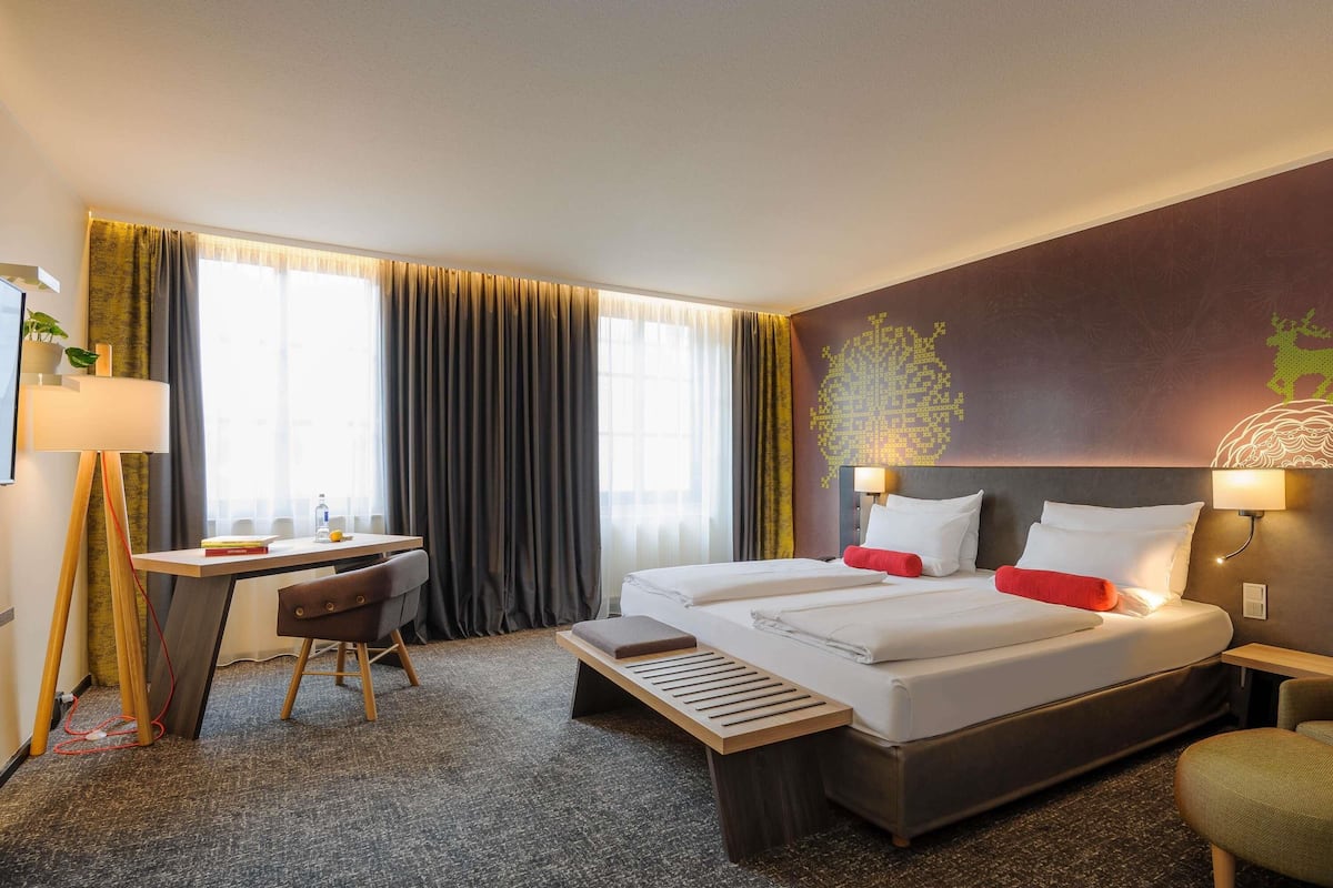 Hypo-allergenic bedding, free minibar, in-room safe, desk