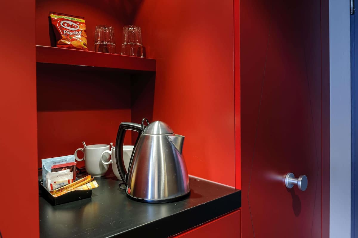 Hypoallergeen beddengoed, een gratis minibar, een kluis op de kamer