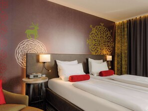 1 bedroom, hypo-allergenic bedding, free minibar, in-room safe