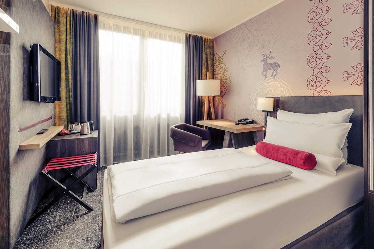 Standard Room, 1 Twin Bed | Hypo-allergenic bedding available, minibar (free items), in-room safe