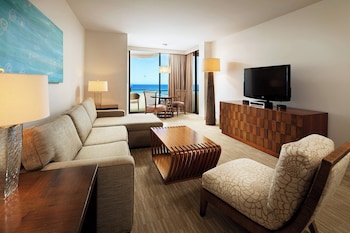 Hypo-allergenic bedding, down comforters, in-room safe, desk at The Royal Hawaiian, a Luxury Collection Resort, Waikiki
