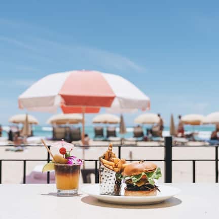 4 restaurants; breakfast, lunch, and dinner served