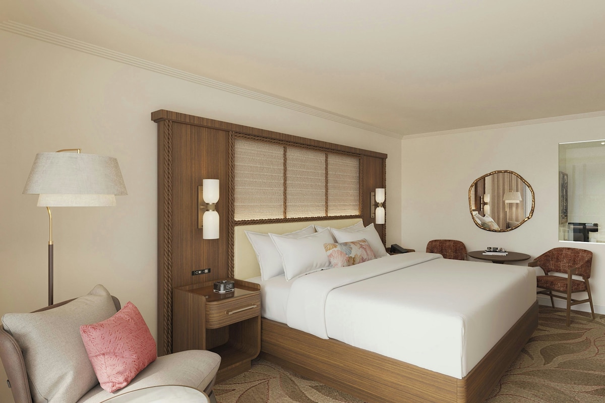 Hypo-allergenic bedding, down duvets, in-room safe, desk