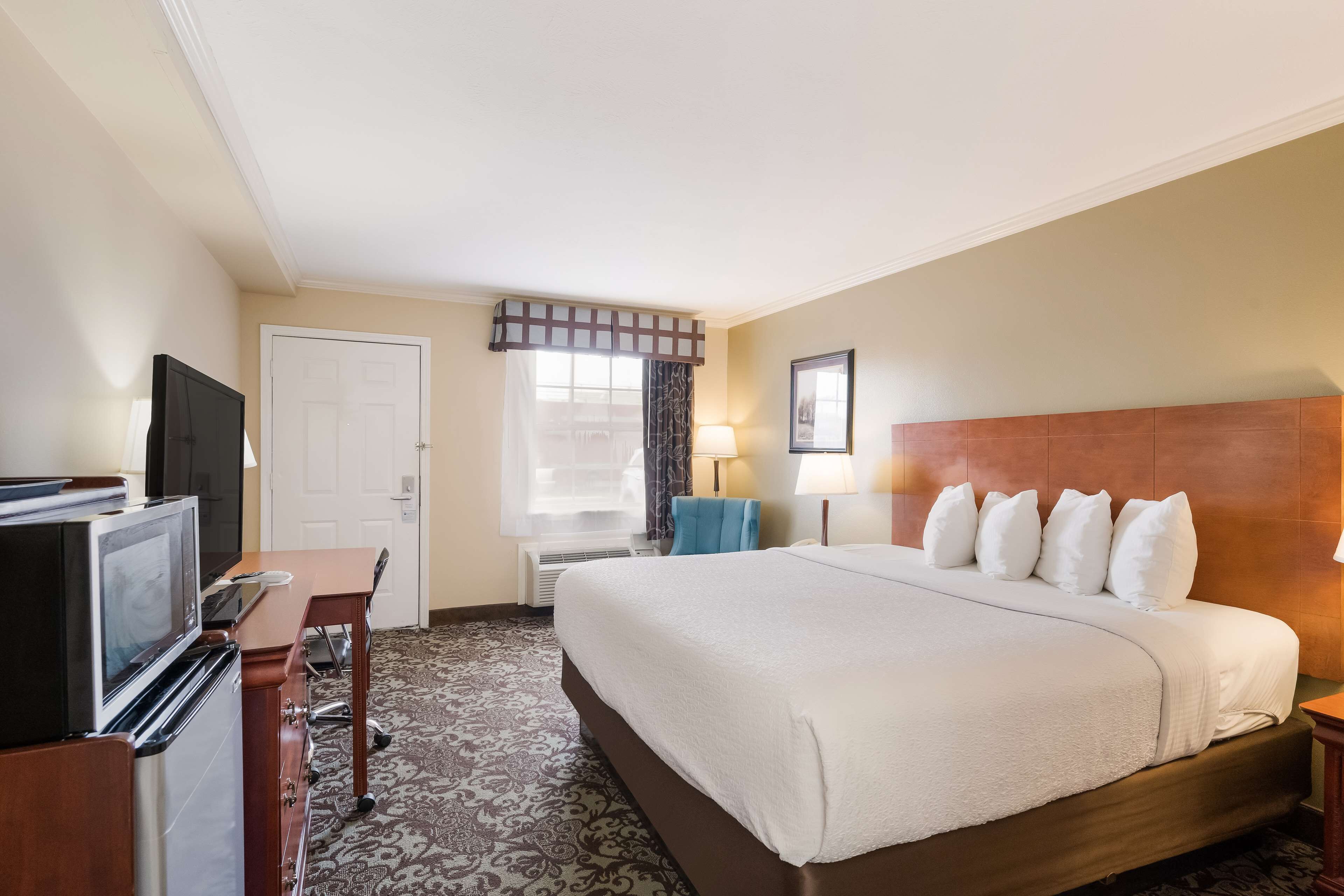 in-room safe, desk, laptop workspace, iron/ironing board