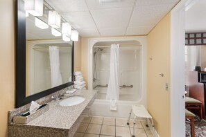 Chambre Standard, 2 grands lits, accessible aux personnes à mobilité réduite, baignoire | Salle de bain