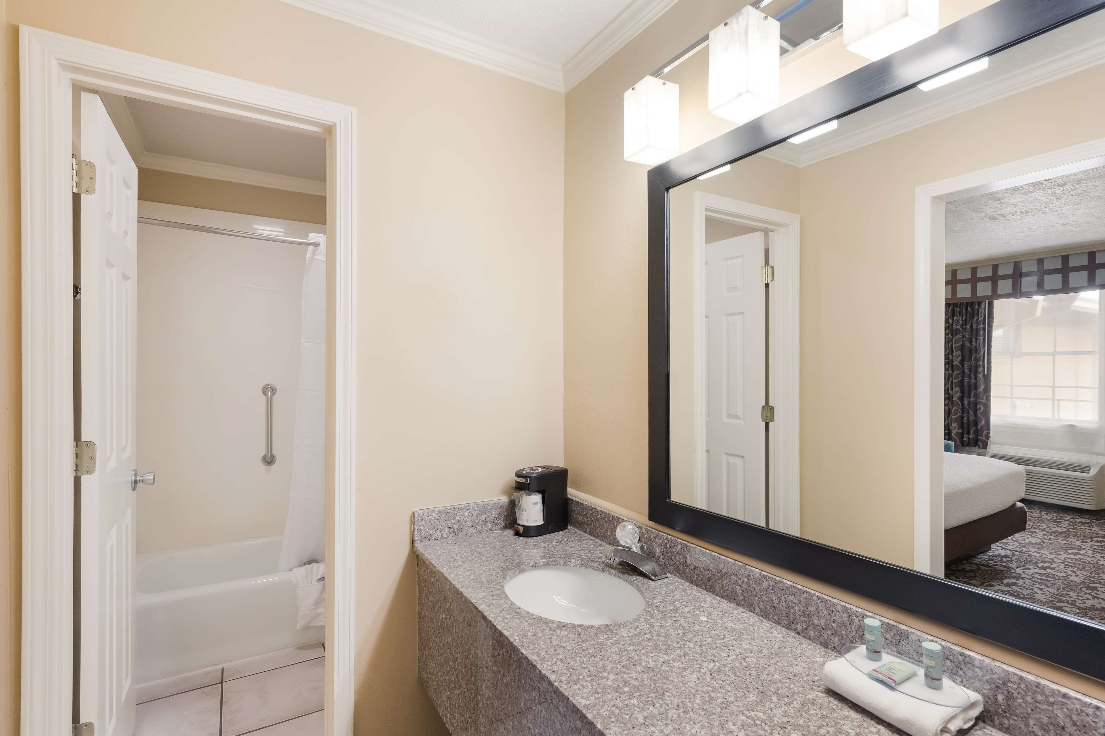 combined shower/bathtub, free toiletries, hair dryer, towels