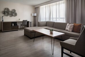 En 49-tommers LED-TV med kabel-kanaler samt TV og filmkjøp