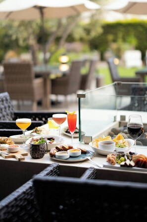 Breakfast and lunch served  - Torrance Marriott Redondo Beach (Torrance)