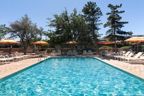 Seasonal outdoor pool