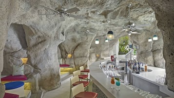 2 bars/lounges, swim-up bar, poolside bar