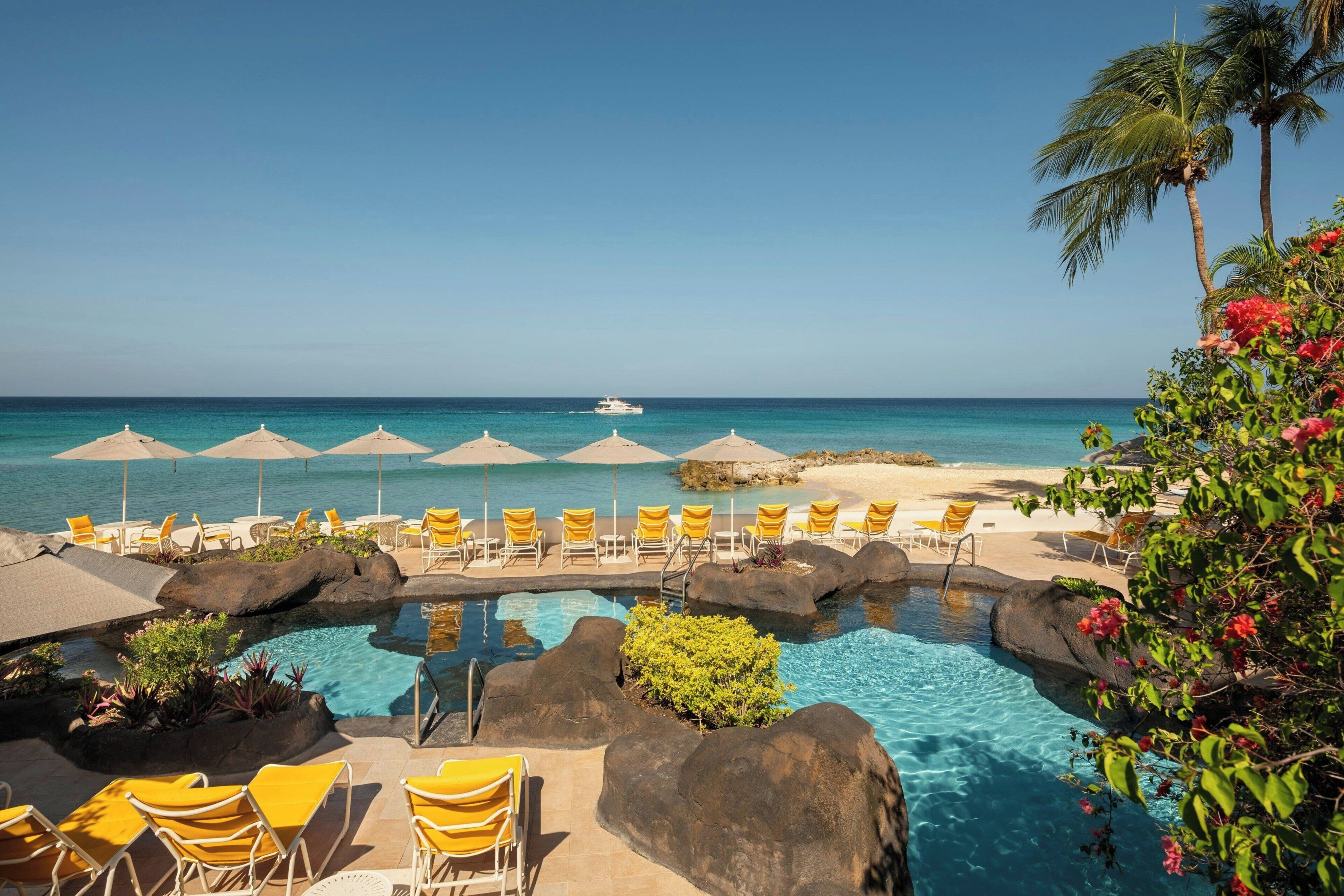 3 outdoor pools, pool umbrellas, sun loungers