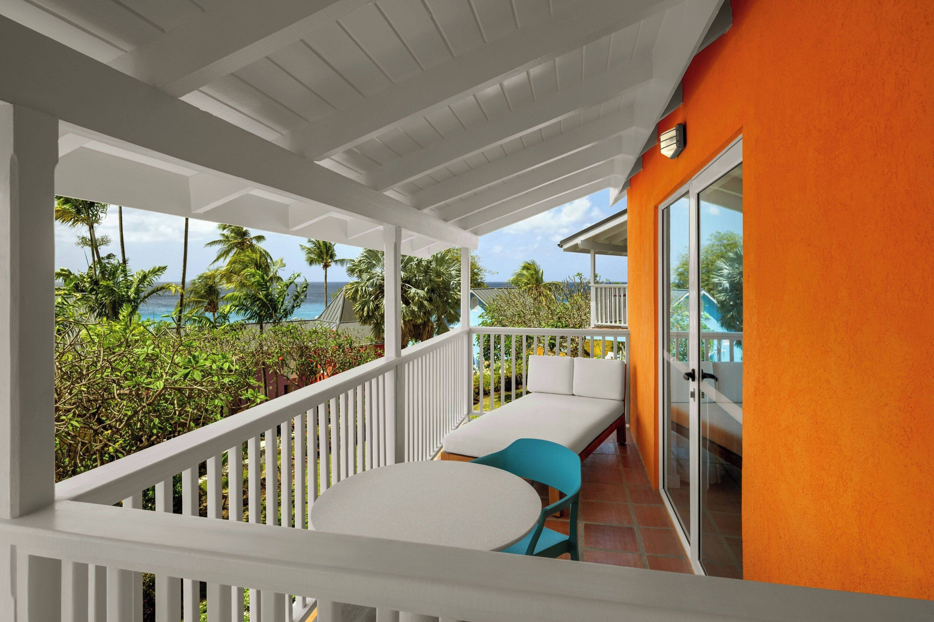 Garden View, 1 Bedroom Suite | Minibar, in-room safe, desk, blackout drapes
