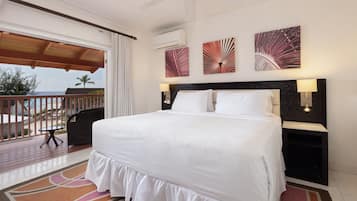 Garden View, 1 Bedroom Suite | Minibar, safe på rommet, skrivebord og blendingsgardiner